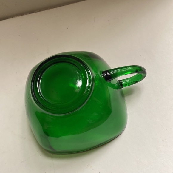 Anchor Hocking Forest Green depression glass cups and saucers (4) - Picture 5 of 7